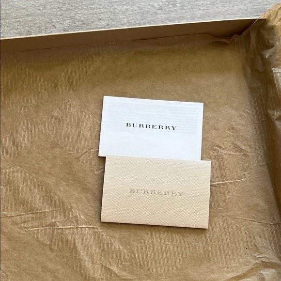 Burberry Box - Picture 8 of 10